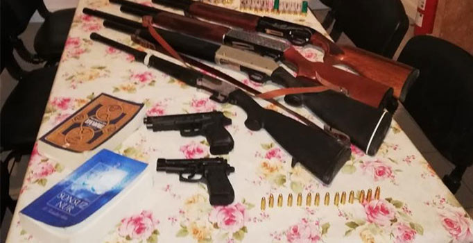 Uyuşturucu operasyonunda FETÖ kitapları ele geçirildi