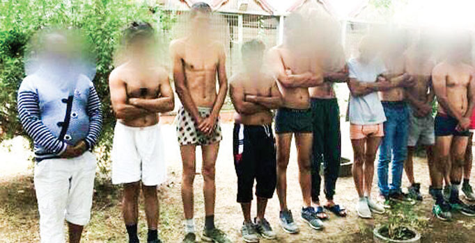 Göçmenleri dövüp Türkiye'ye çıplak geri gönderiyorlar