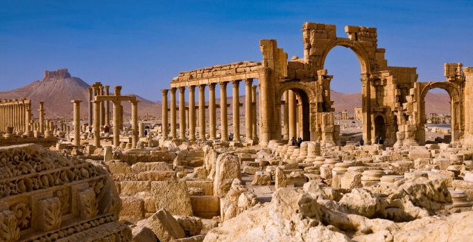 Rus uçakları Palmira'yı vurdu