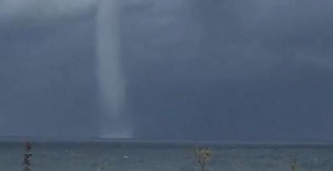 Trabzon'da sağanak, Rize'de hortum