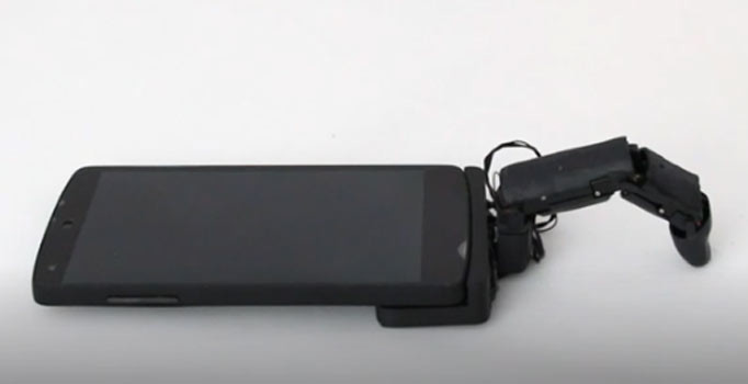 Akıllı telefonlarla uyumlu robot parmak geliştirildi