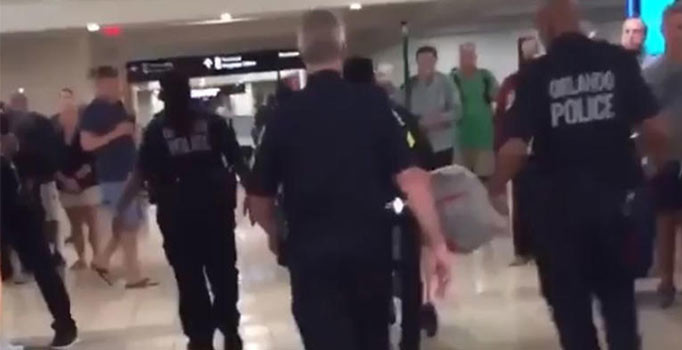 Uçakta sincap krizi: Tahliye edildiler