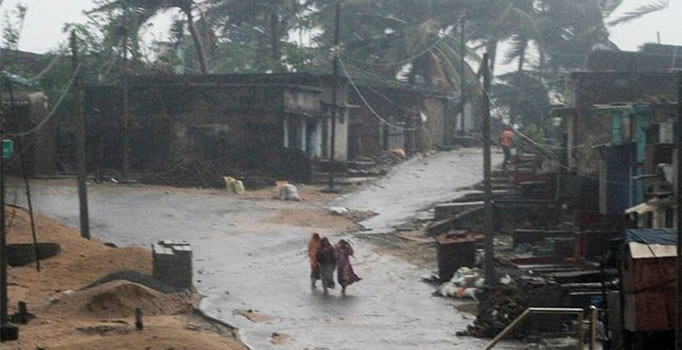 Hindistan'da kasırga: 8 ölü