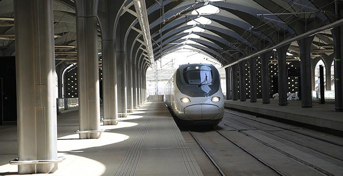 Mekke-Medine arası hızlı tren seferleri başladı