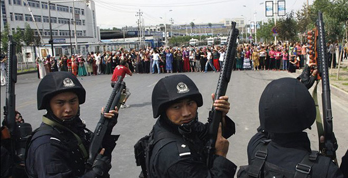 Zulüm kamplarına yasal kılıf