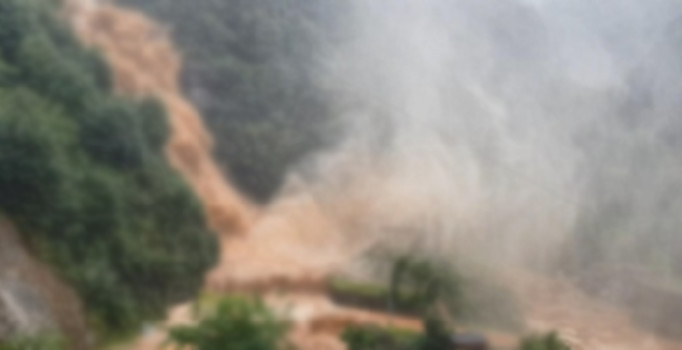 Endonezya'da heyelan faciası: 6 ölü