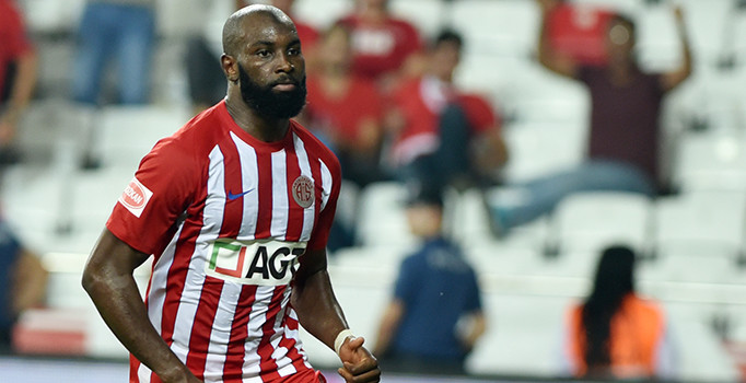 Antalyasporlu Doukara'nın süper market reyonundan Süper Lig'e uzanan yolculuğu