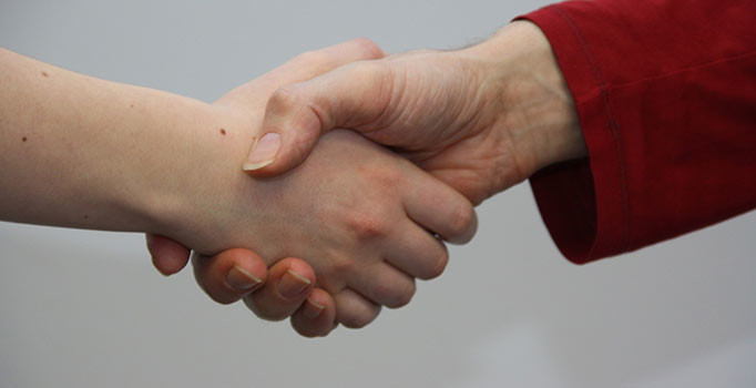 Gripten korunmak için el sıkışmayın