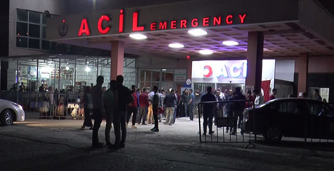 Askerleri taşıyan 'kirpi' devrildi: 11 yaralı