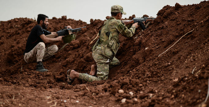 Ağır silahların çekildiği İdlib'de eller tetikte