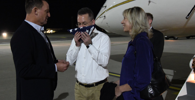 ABD'li rahip Brunson'ı taşıyan uçak, Almanya'ya iniş yaptı