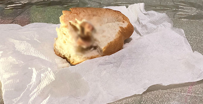 Ekmekten yara bandı çıktığı iddiası