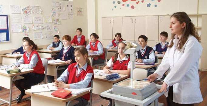 Yargıtay'dan velileri ilgilendiren karar: Sınıfa izinsiz girdi, ceza yedi