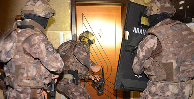 Adana'da dolandırıcılık çetesine şafak baskını