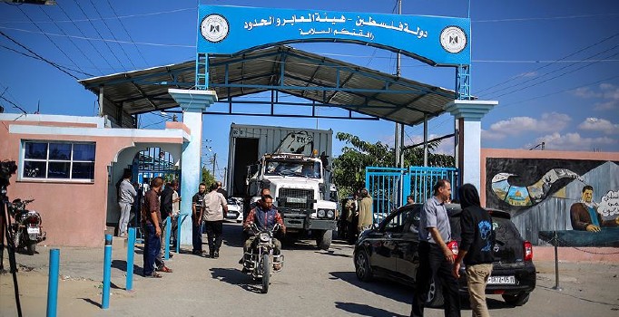 İsrail Gazze'ye açılan iki sınır kapısını kapattı