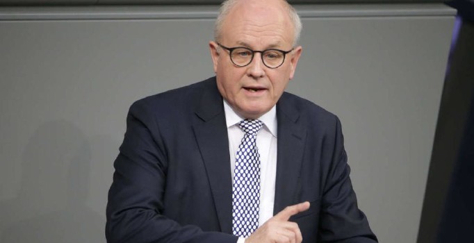 Almanya'daki camiler devletin gözetimi altında olacak