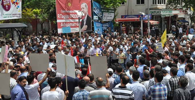 Adıyaman'da Mursi'ye idam cezası protesto edildi