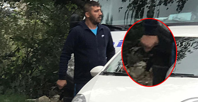 Kırmızı karta sinirlenip, silahla sahaya girmeye çalıştı