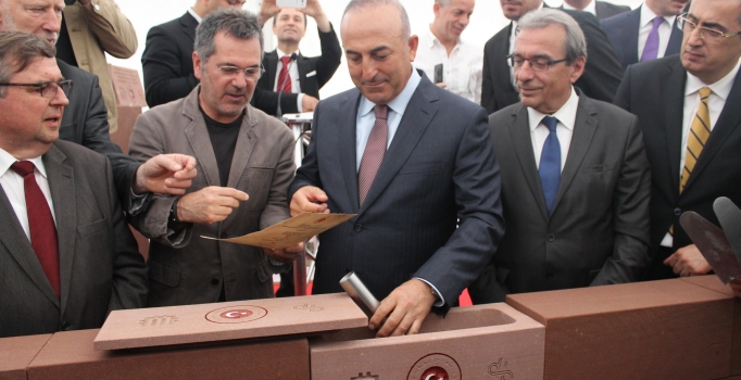Dışişleri Bakanı Çavuşoğlu konsolosluk temeli attı