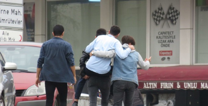 Okul kantininde bıçaklı kavga: 2 öğrenci yaralı