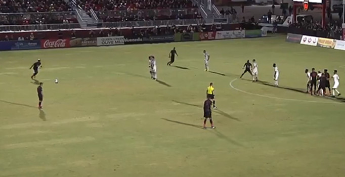 Drogba'dan muhteşem frikik golü