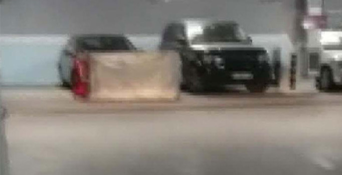 Diplomatik plakalı Mercedes otoparkta bulundu