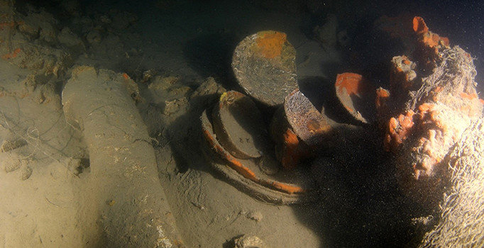 Denizin 65 metre derinliğinde 250 yıllık Rus savaş gemisi bulundu