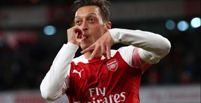 Mesut Özil tarihe geçti!