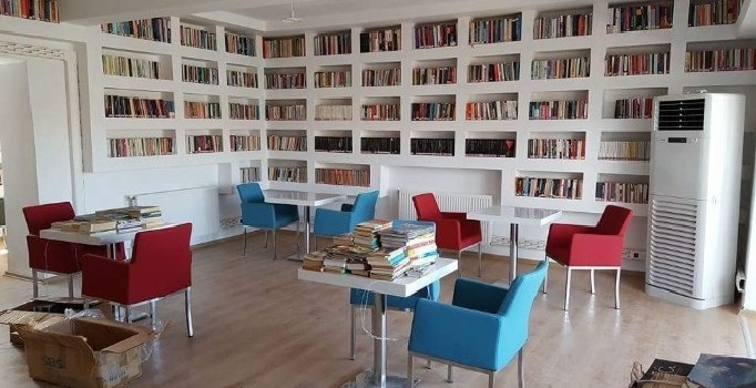 Eruhlu gençler için "Kitap Kafe" açıldı