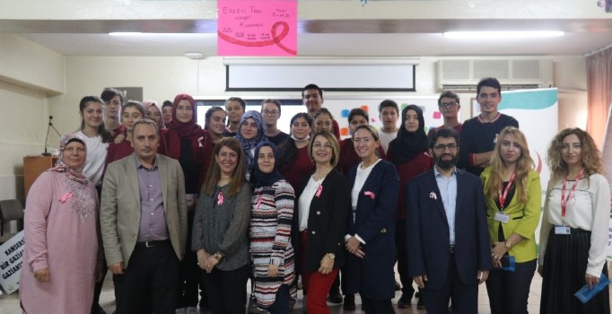 Lise öğrencileri sunum yaptı veli ve öğretmenleri dinledi