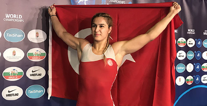 Dünya Güreş Şampiyonası'nda iki madalya