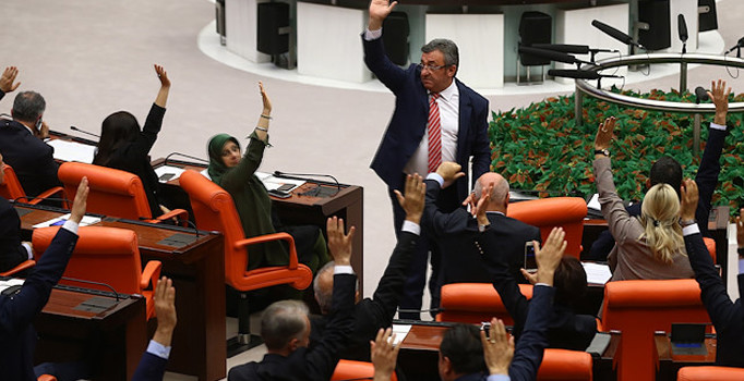 Emeklilikte yaşa takılanlar önergesinde son durum | EYT önergesi Meclis'te