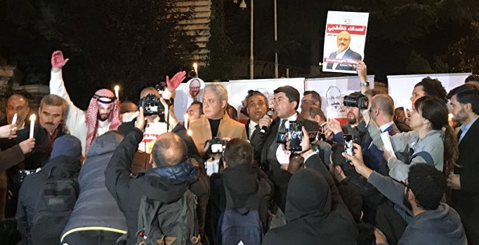 Konsolosluk önünde Kaşıkçı protestosu