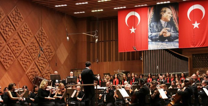 Bursa'da "Cumhuriyetin İlk Bayrakları Sergisi" açıldı