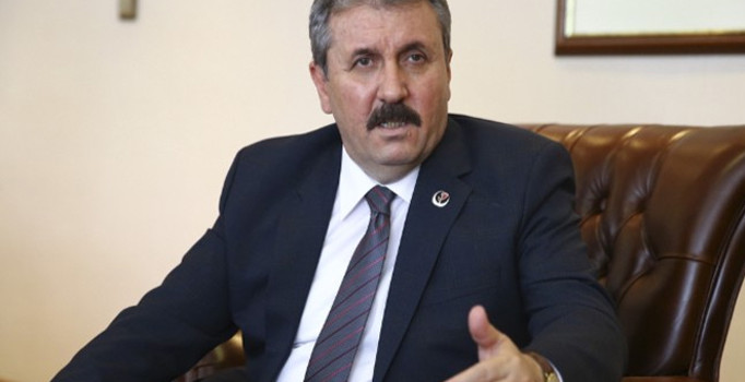 Yumruk atan mermiyi yer