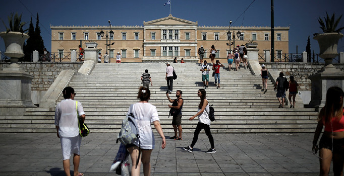 Son dakika! Yunanistan'da şüpheli paket alarmı