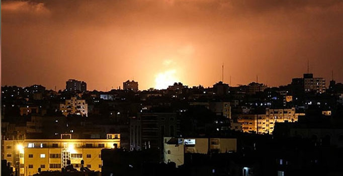 Son dakika! İsrail savaş uçakları ve helikopterleri Gazze'yi vuruyor