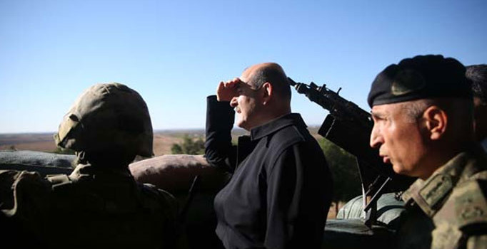 Bakan Soylu inceleme yaparken bir terörist öldürüldü