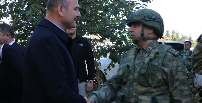 İçişleri Bakanı Soylu'dan Suriye sınırında inceleme