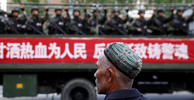 Uygur Türkleri'ne kamp zulmü... 'Soylarını kırın, köklerini kurutun'