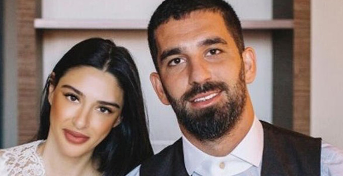 Arda Turan ve eşinden doğum sonrası ilk kare