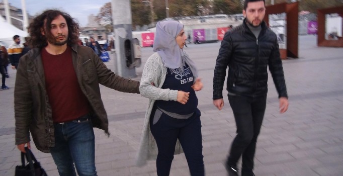 Taksim'de yankesici kadınlar suçüstü yakalandı