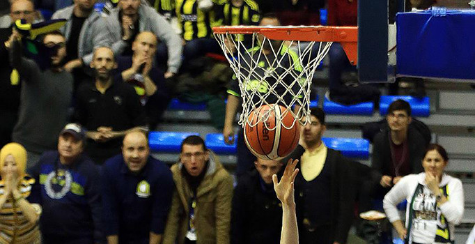 Fenerbahçe, üst üste ikinci galibiyetin peşinde