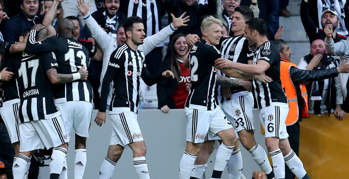 Kayserispor'u 4-0 mağlup eden Beşiktaş Süper Lig'deki liderliğini perçinledi