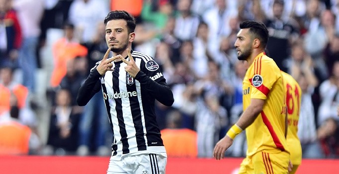 Vodafone Arena'da gol atan ilk yerli futbolcu olan Oğuzhan Özyakup taraftardan memnun