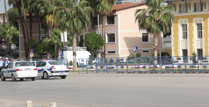 Canlı bomba istihbaratı Adana'da 1 Mayıs kutlamasını iptal ettirdi