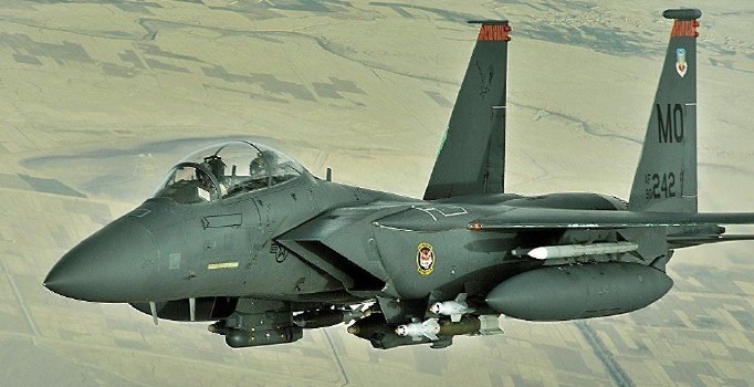 Suudi Arabistan Yemen'de Husilere ait askeri noktaları vurdu