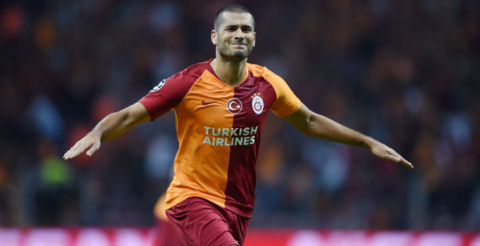 Eren Derdiyok maç öncesi ısınma sırasında sakatlandı