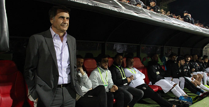 Şenol Güneş, Başakşehir’de kazanamıyor