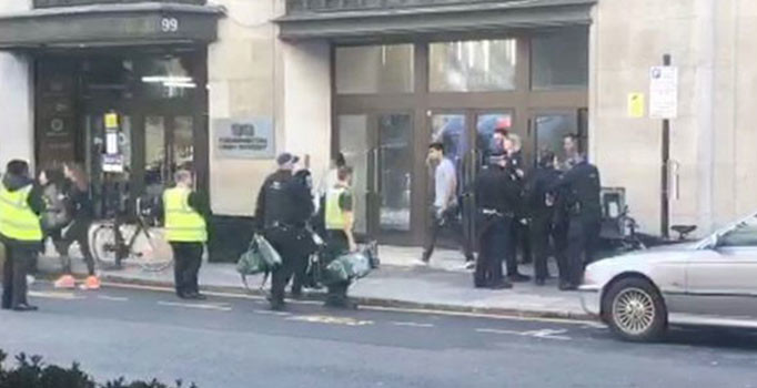 Son dakika! Londra'da bıçaklı saldırı: 2 yaralı